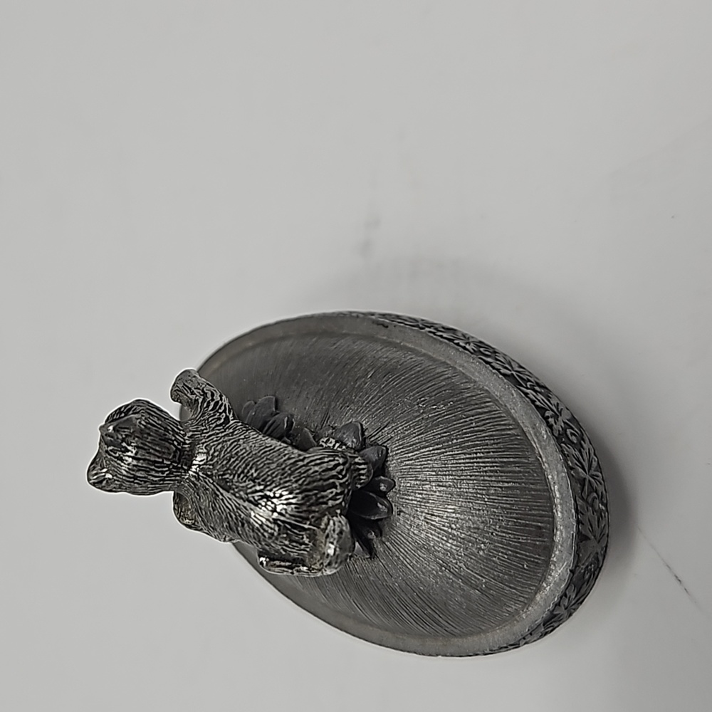 Vintage 1980 Pewter Easter Egg w/ Cat Kitten Kitty Trinket Box Yorkshire Design - Picture 4 of 6